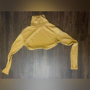 Mustard colored cropped knitted shirt